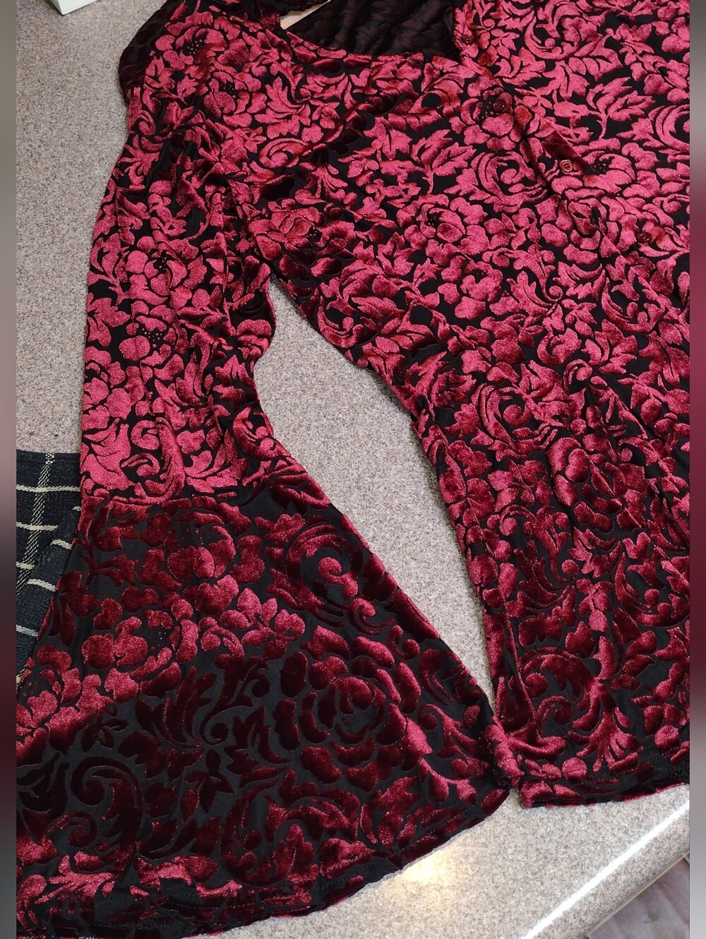 💋 Vampy Red Velvet Floral Burnout Fairy Goth Top with Bell Sleeves - Picture 6 of 12